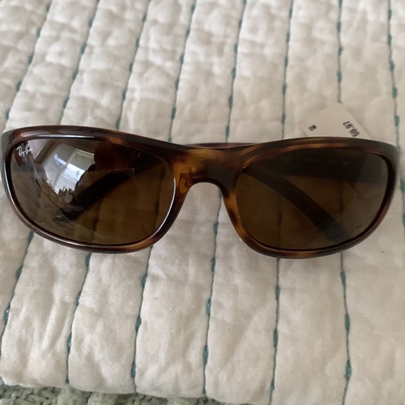 Ray-Ban women’s sunglasses tortoise shell frames - Picture 9 of 9